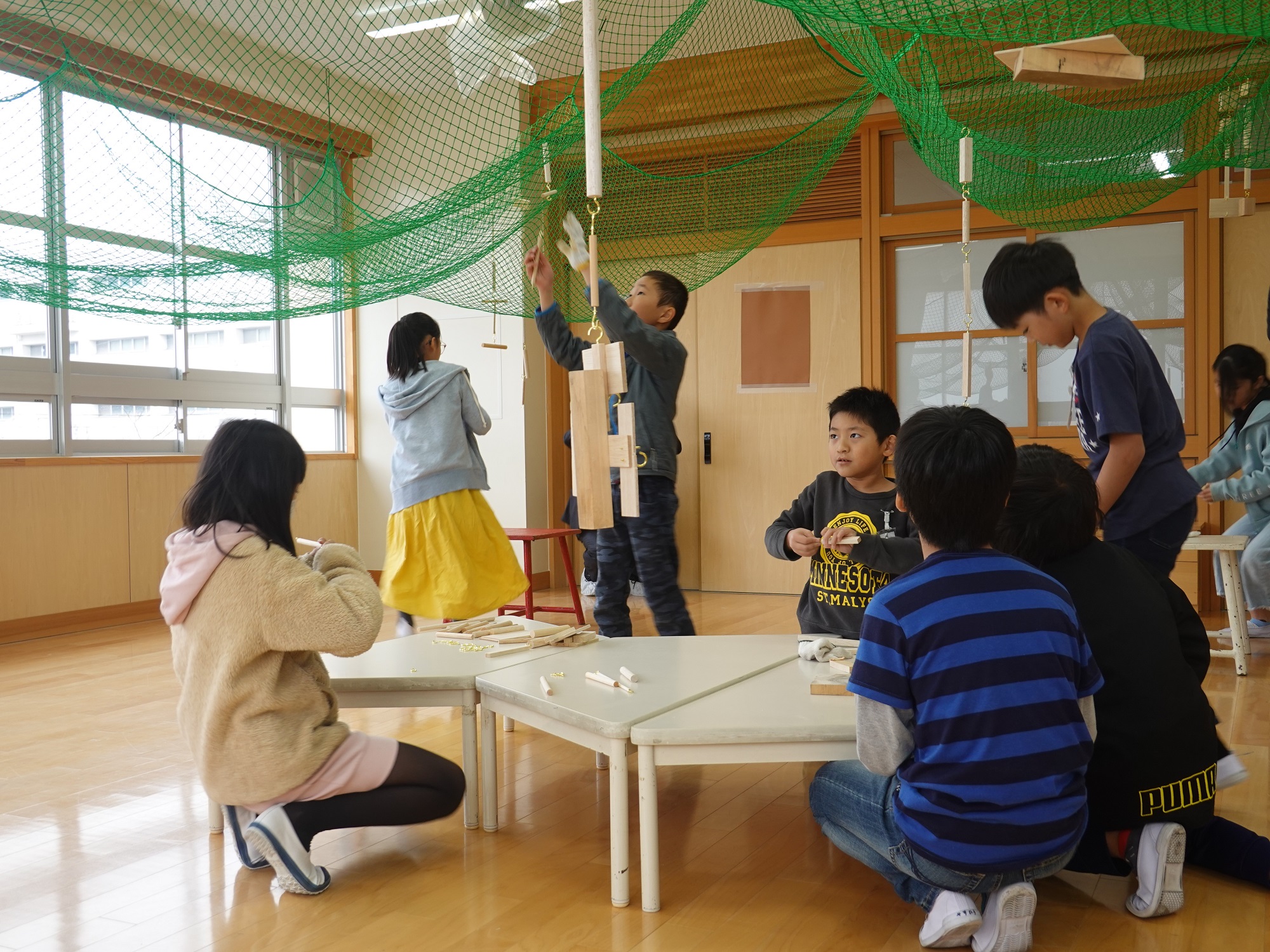 全造會名古屋小學校授課情況 五年級課程「木頭敲敲敲」